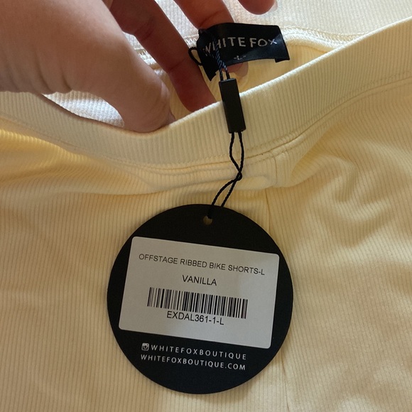 WHITEFOX.   Offstage Ribbed Bike Shorts Vanilla
Large - Picture 3 of 5